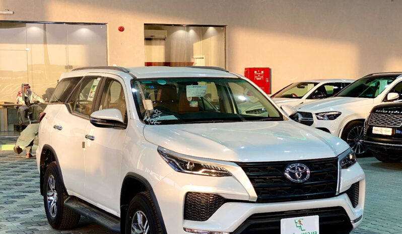 
								Toyota Fortuner GX Petrol full									