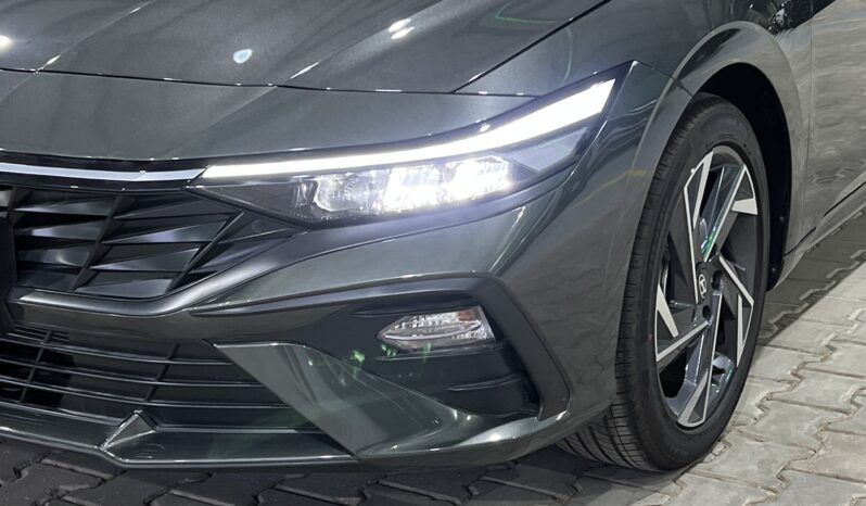 
								Hyundai Elantra full									