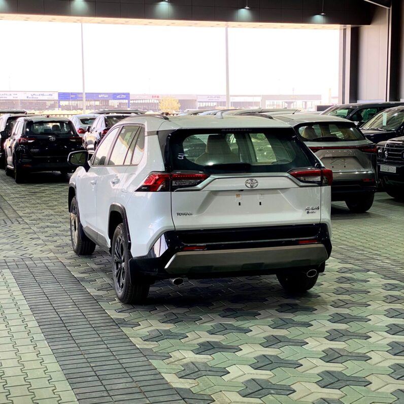 
								Toyota Rav4 LE 2025 full									