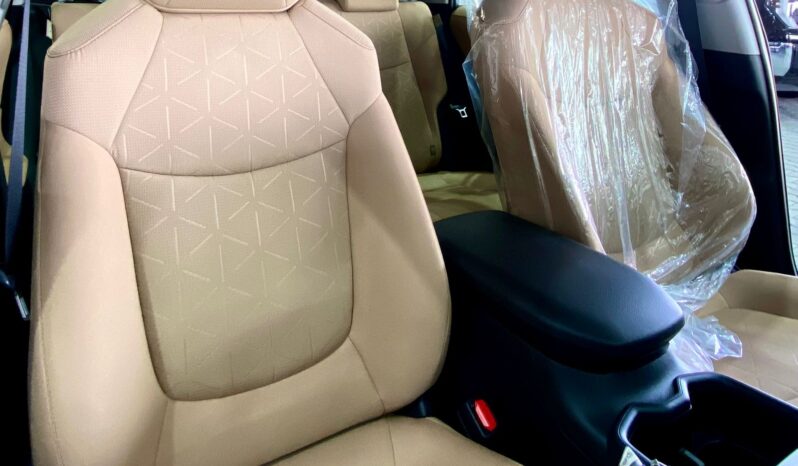 
								Toyota Rav4 LE 2025 full									