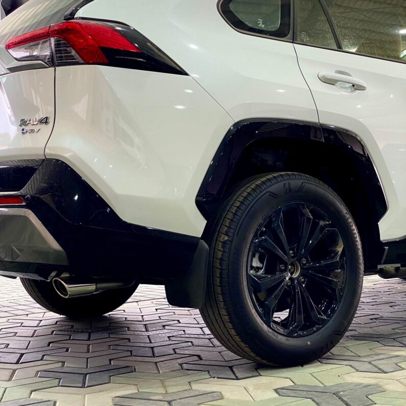 
								Toyota Rav4 LE 2025 full									