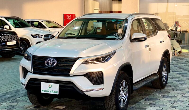 
								Toyota Fortuner GX Petrol full									