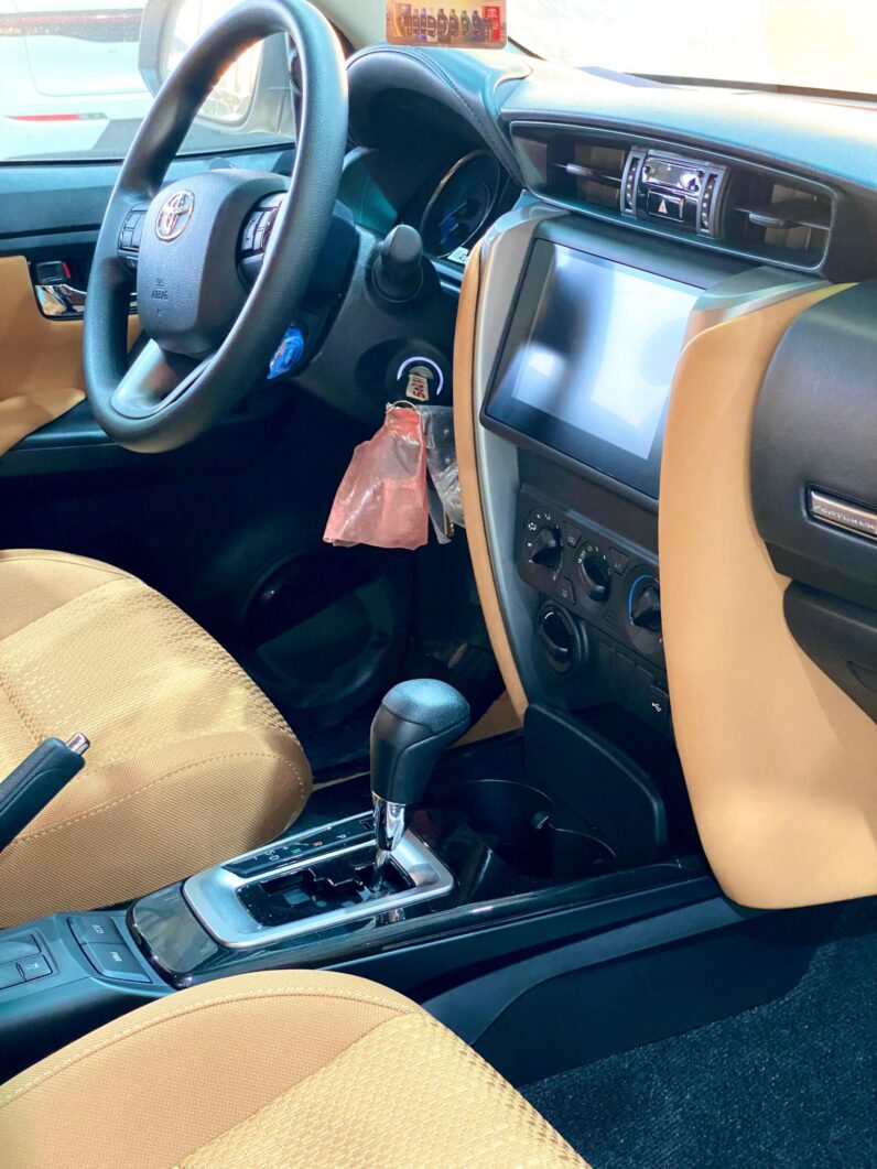 
								Toyota Fortuner GX Petrol full									