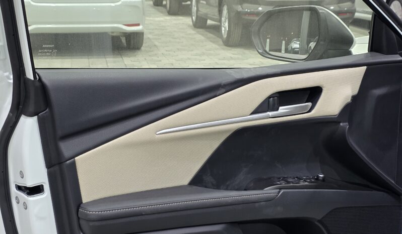 
								Toyota Camry LE Hybrid 2.5 2026 full									