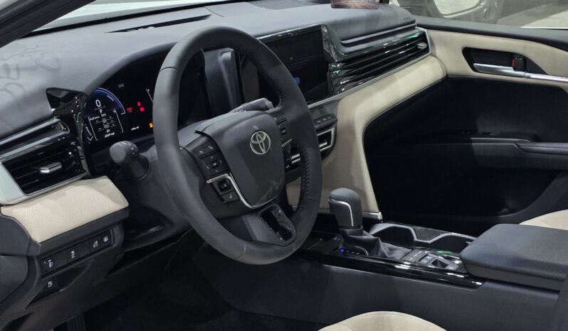 
								Toyota Camry LE Hybrid 2.5 2026 full									