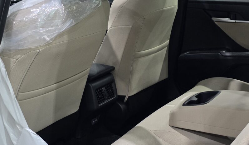 
								Toyota Camry LE Hybrid 2.5 2026 full									