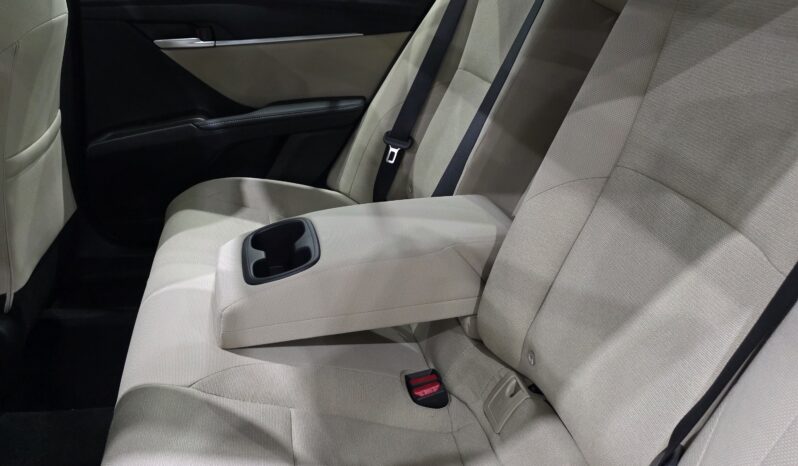 
								Toyota Camry LE Hybrid 2.5 2026 full									