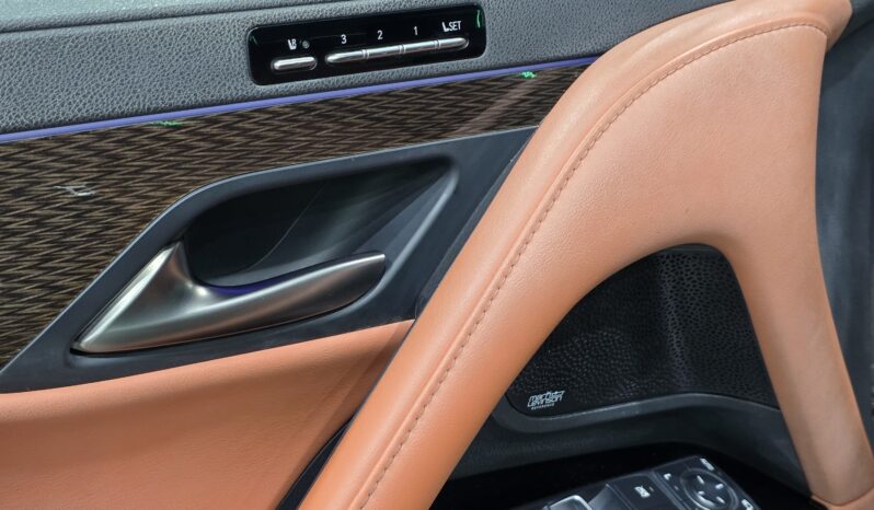 
								Lexus lx600 Grey full									