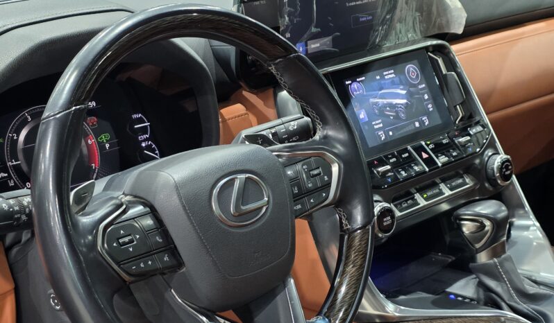 
								Lexus lx600 Grey full									