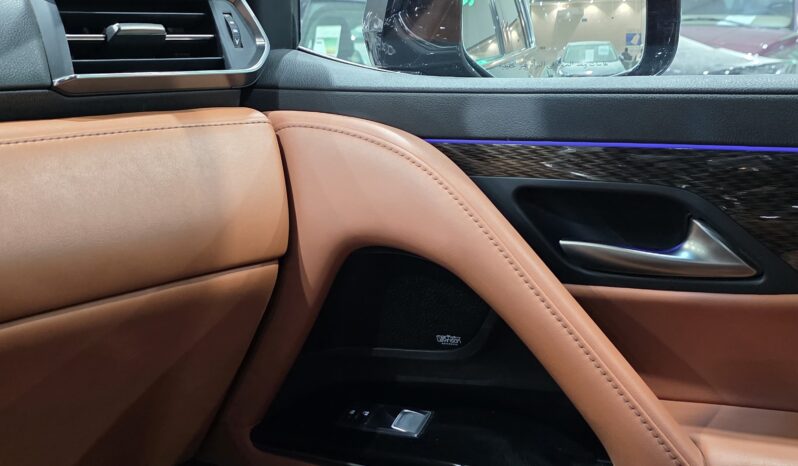 
								Lexus lx600 Grey full									