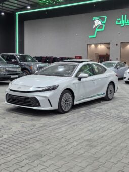Toyota Camry LE Hybrid 2.5 2026