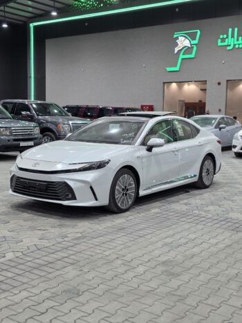 Toyota Camry LE Hybrid 2.5 2026