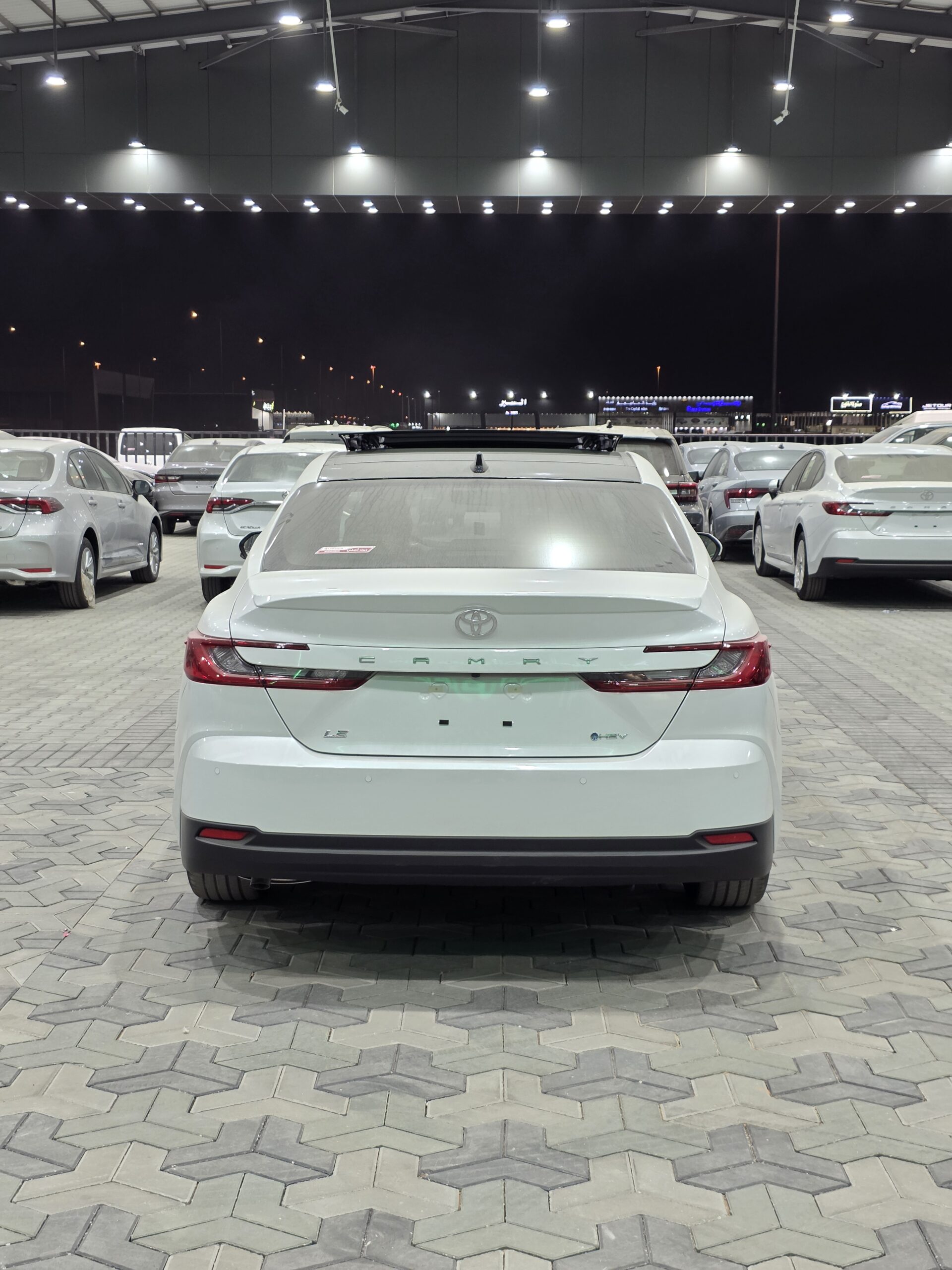 Toyota Camry LE Hybrid 2.5 2026