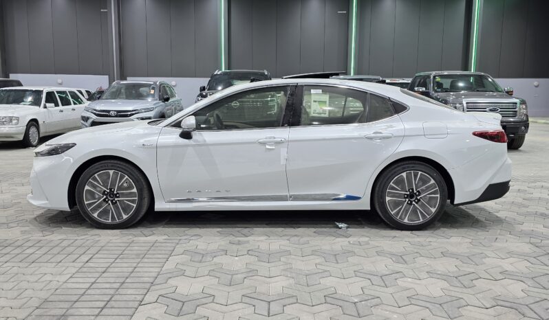 
								Toyota Camry LE Hybrid 2.5 2026 full									