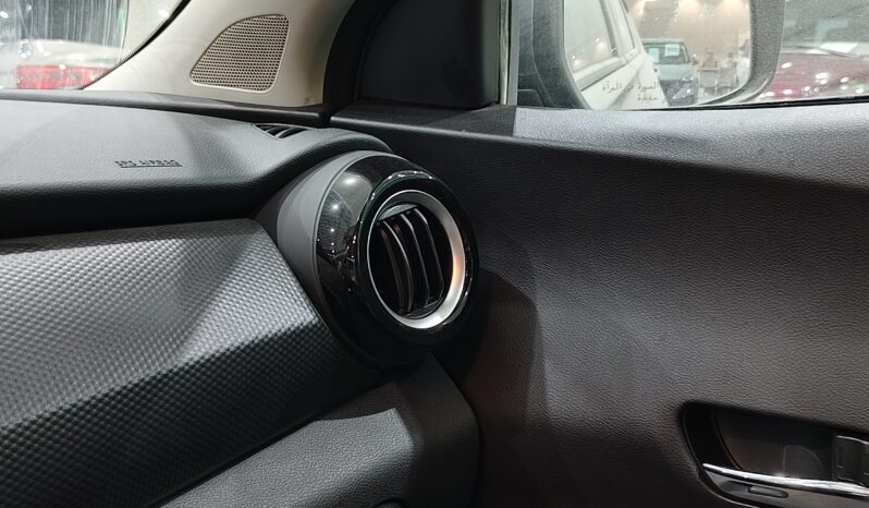 
								Nissan Kicks Mid Option 1.6 2024 full									