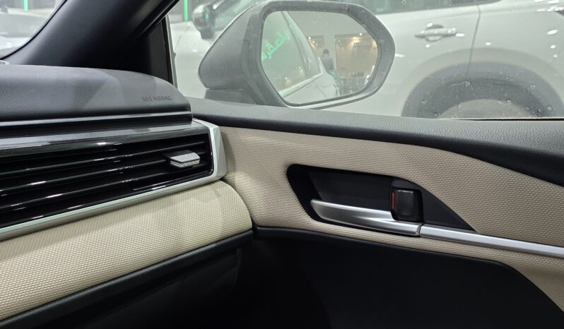 
								Toyota Camry-E-Hybrid 2.5 2026 full									