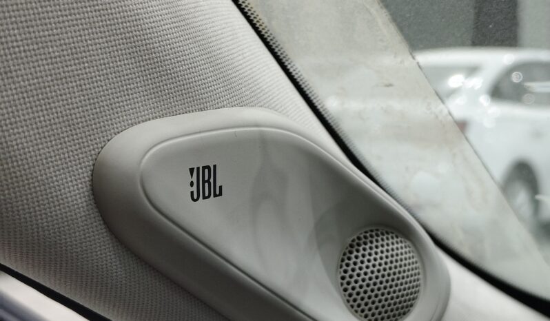 
								Toyota Crown Premium full									