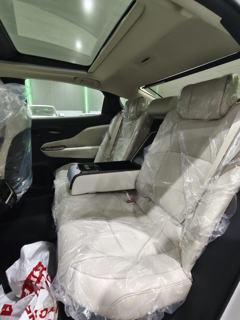 
								Toyota Crown Premium full									